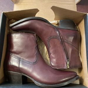 Frye Shane short boots bordeaux. Size 8